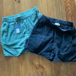 2 universal thread shorts